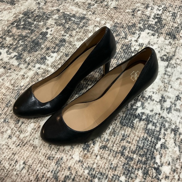 Ann Taylor Black Heels Size 9 - Picture 2 of 4